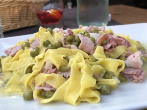 Traditional salted ham and peas pasta